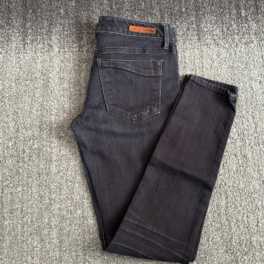Women’s Express jeans 🌻
